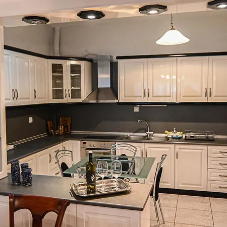 Soula's Traditional House Apartment