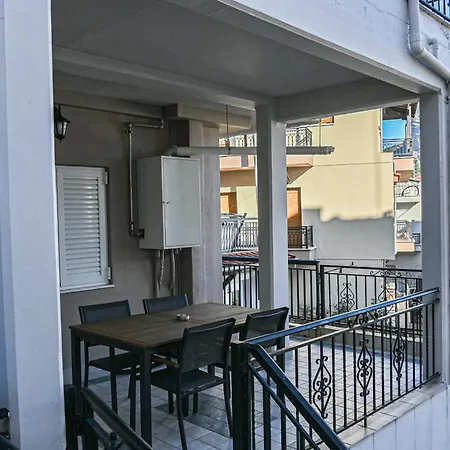 Soula's Traditional House Apartment